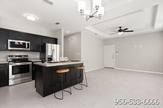 Building Photo - 1604 Deer Hls