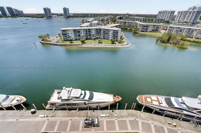 Foto del edificio - 1000 E Island Blvd