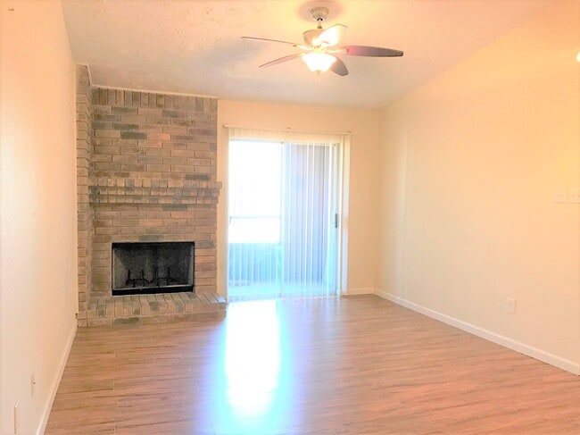 Building Photo - 10555 Turtlewood Ct