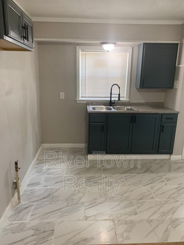 Foto del edificio - 2599 Kimball Ave