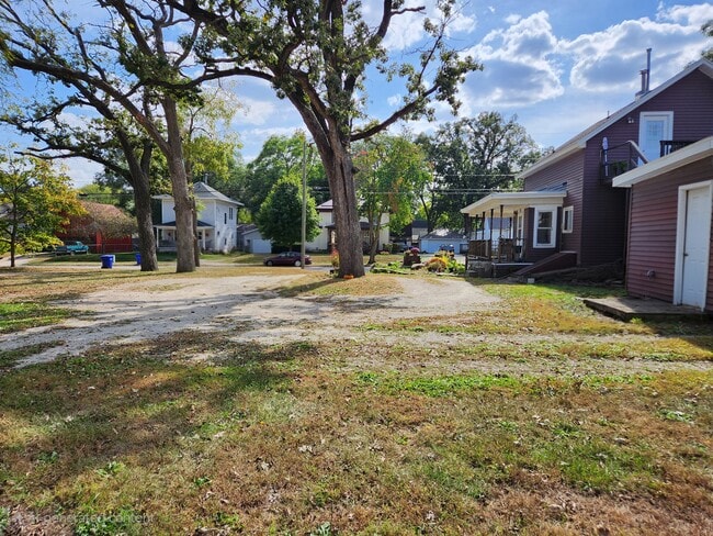 Building Photo - 416 3rd St NW
