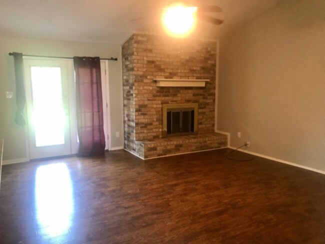 Building Photo - Beautiful updated single story in Arlington