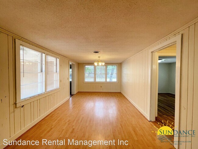 Building Photo - 2 br, 1.5 bath House - 30 Circle Drive