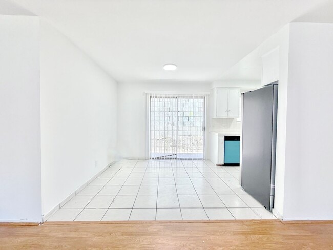 Photo - 540 E Hyde Park Pl Apartment