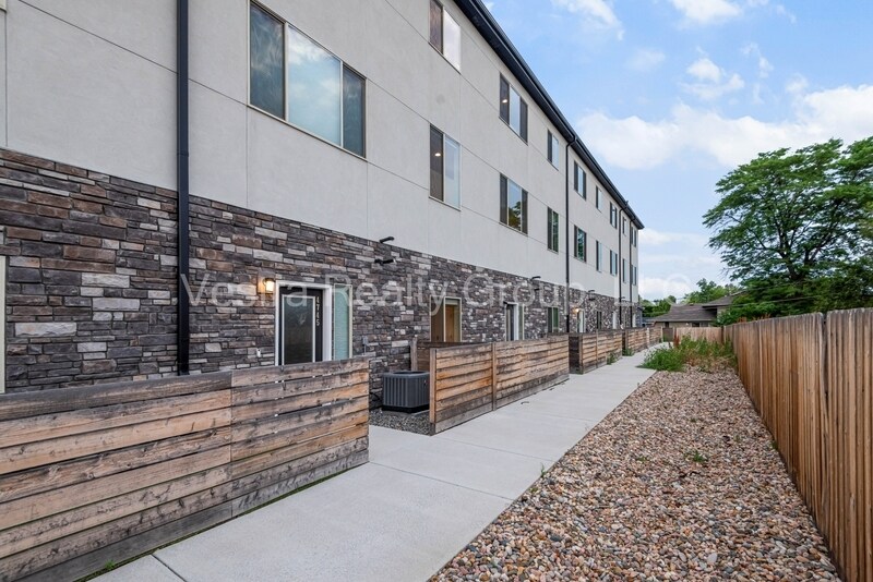 Foto principal - 4743 E Iliff Ave