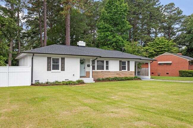 Building Photo - RENOVATED Three Bedroom Home!