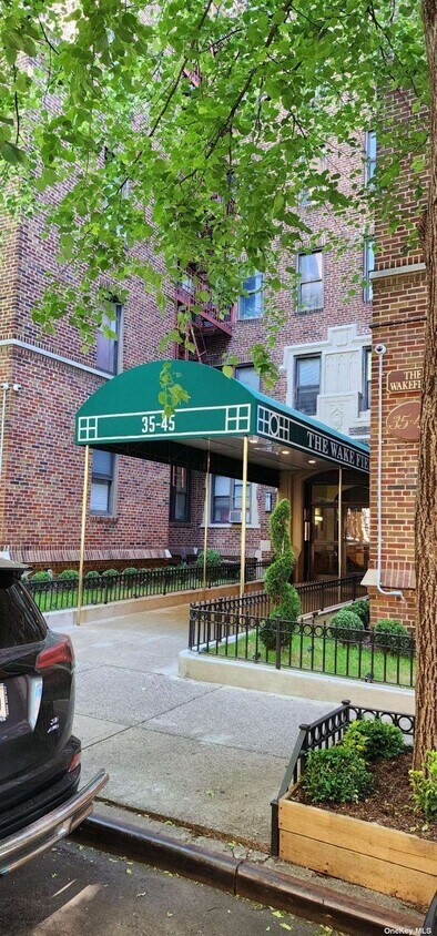 Primary Photo - 35-45-45 81st St
