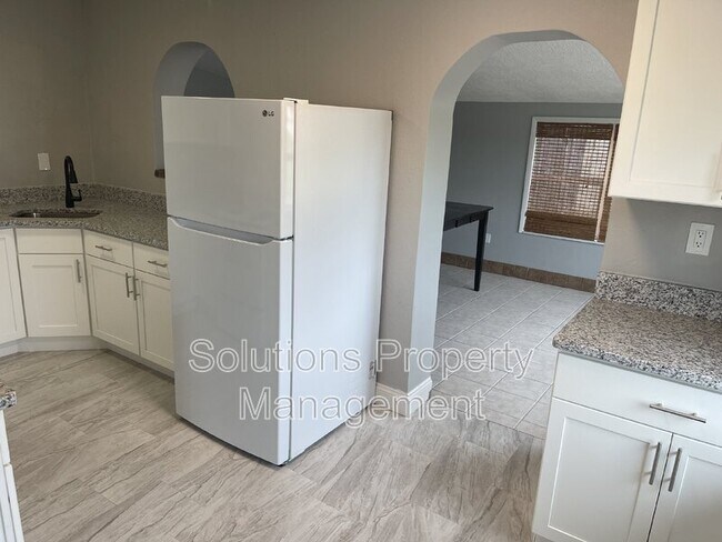 Foto del edificio - 2466 Pepper Ave