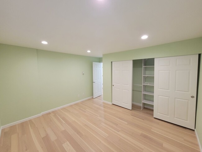 Foto del edificio - Remodeled Condo Near Microsoft