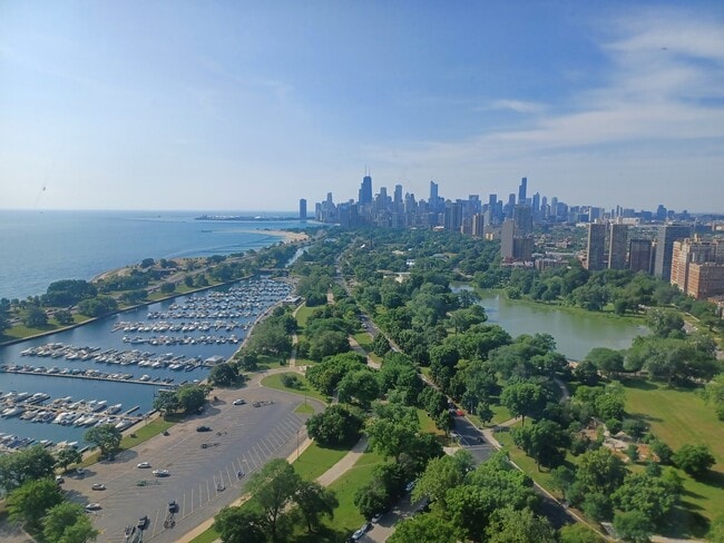 Building Photo - 2800 N Lake Shore Dr