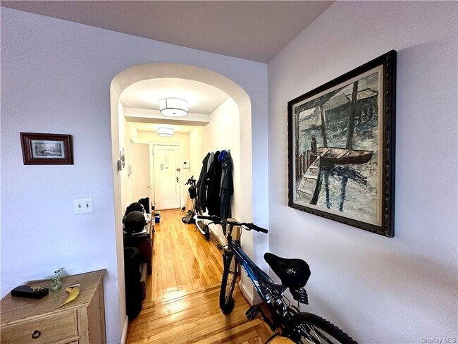 Foto del edificio - 37-55-55 77th St