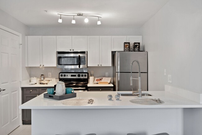 Interior Photo - Henley at Kingstowne