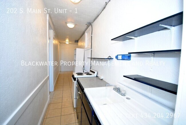 Building Photo - 1 Bedroom Apartment in Downtown Amherst!
