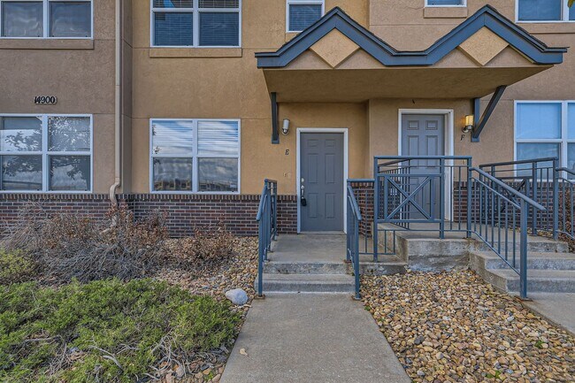 Building Photo - Amazing 2BR, 2BTH Townhouse, Great Locatio...