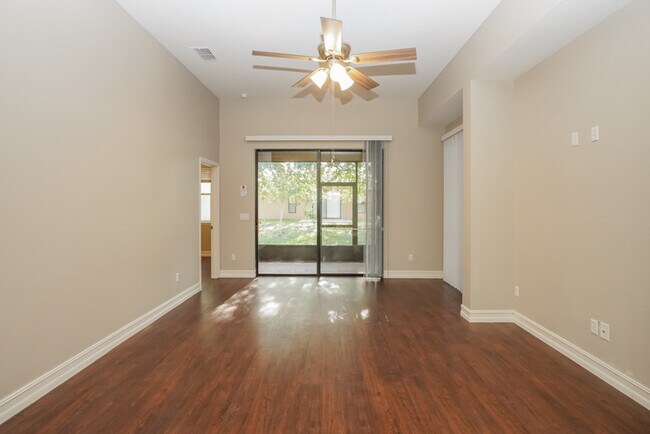 Foto del edificio - 615 Woods Landing Dr