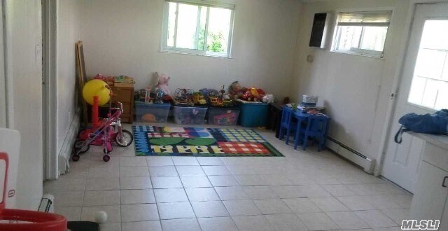 Foto del edificio - 92 Wolcott Rd