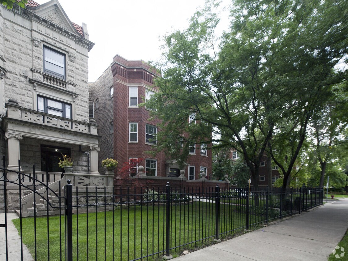 Foto del edificio - 2823 W Logan Blvd