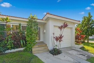 Building Photo - 1538 Funston St