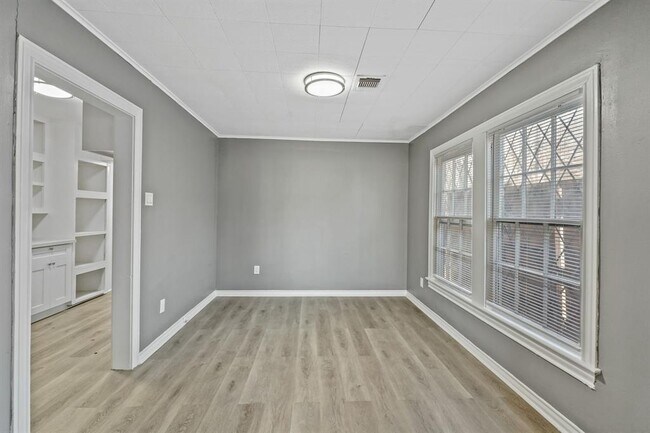 Foto del edificio - 1102 N Main St