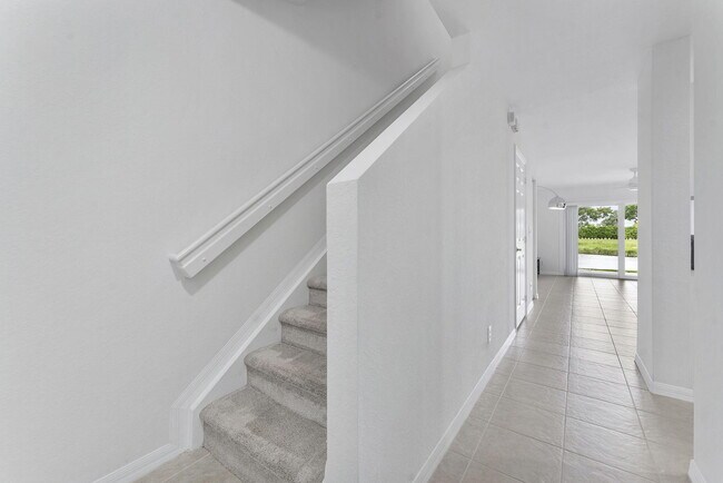 Foto del edificio - 16129 Sierra Palms Dr