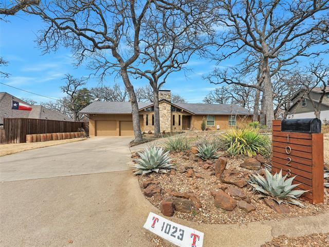 Foto del edificio - 1023 Piping Rock Ln