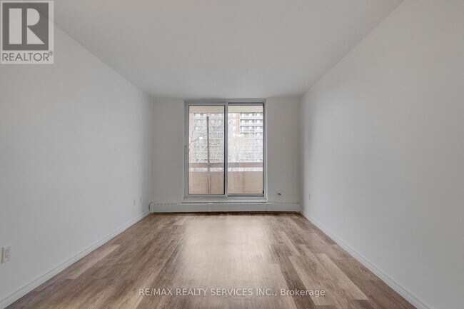 Photo du bâtiment - 223 Jackson St W