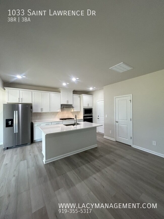 Building Photo - 1033 St Lawrence Dr