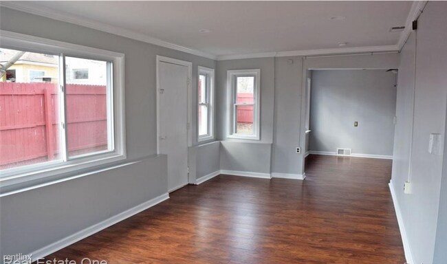 Building Photo - 3 br, 2 bath House - 401 W Liberty St