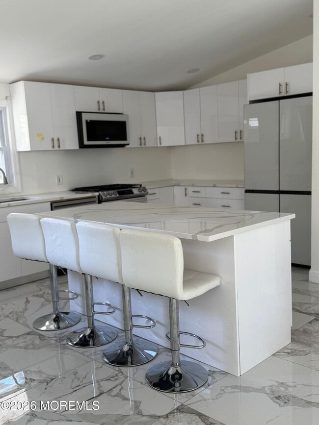 Building Photo - 429 Brookside Ave