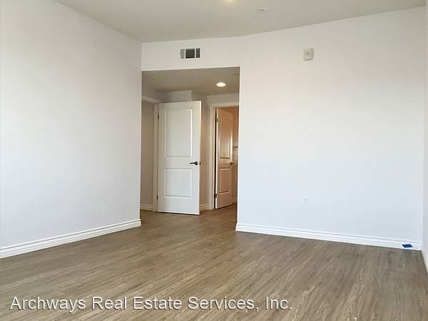 Building Photo - 8746 Burnet Ave