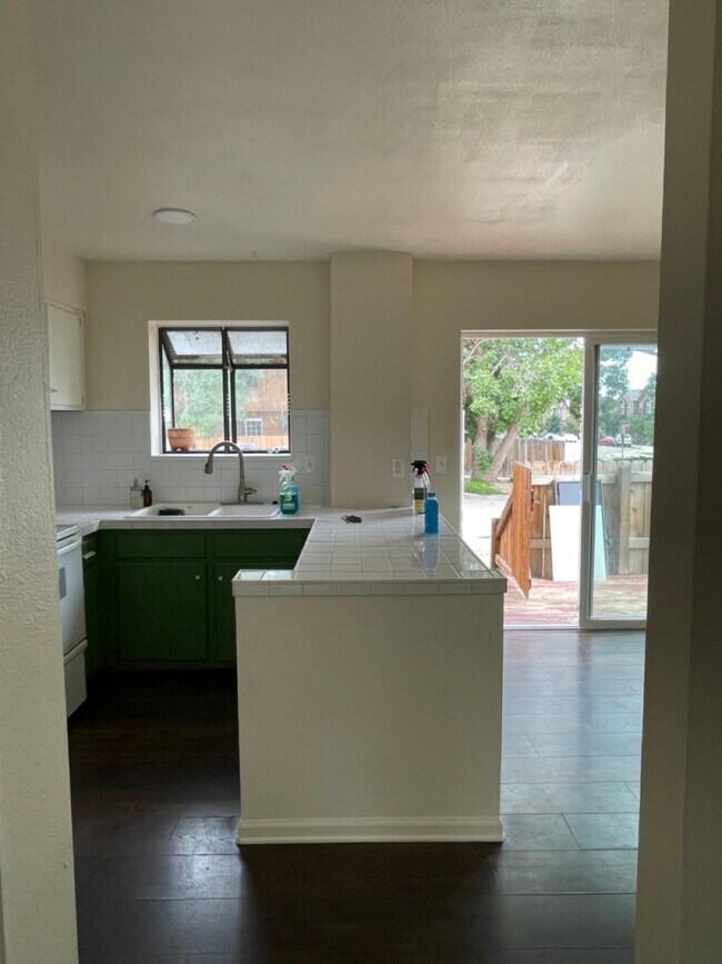 cocina/comedor sin muebles - 300 Southridge Pl