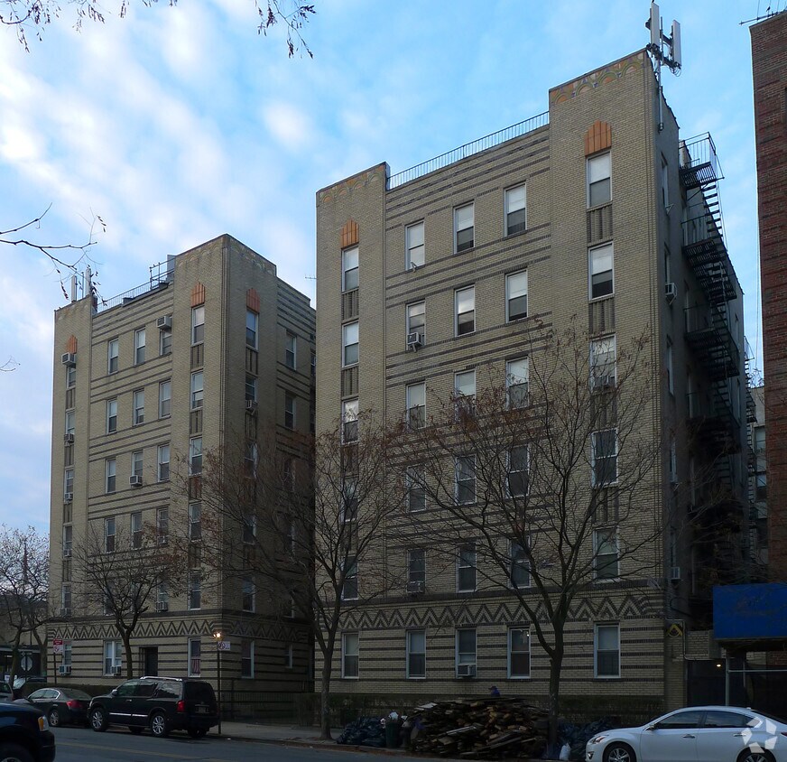 Foto del edificio - 711 Brightwater Ct