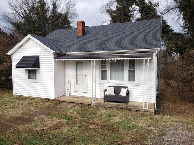 Building Photo - Monthly or 6-12 month lease! FULLY FURNISH...