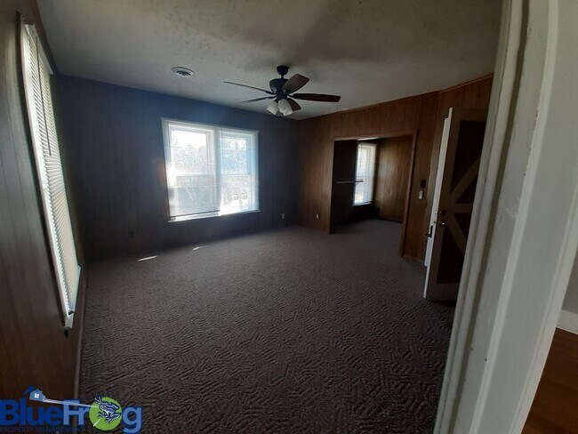 Building Photo - 317 Center Street - B