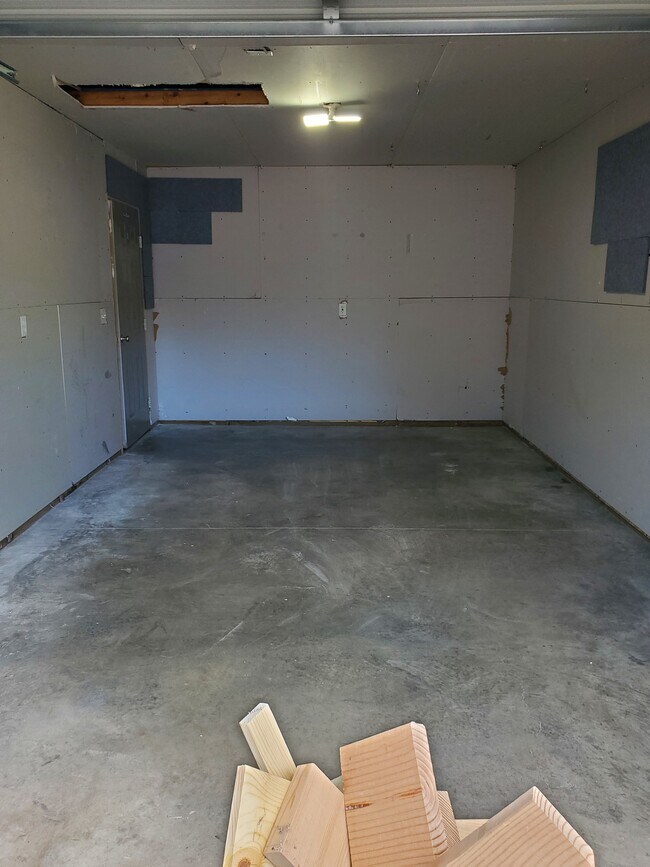 Cochera - 505 W Shore Dr