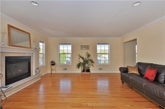 Foto del edificio - 33 Rock Ridge Rd