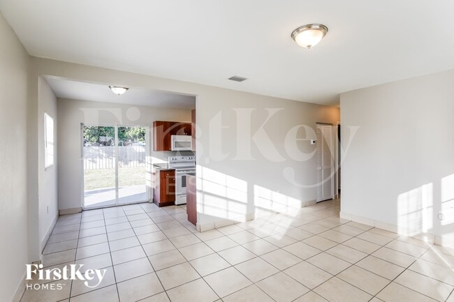 Foto del edificio - 1231 NE 214th St