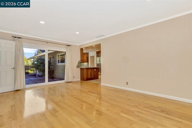 Foto del edificio - 241 Ivy Pl