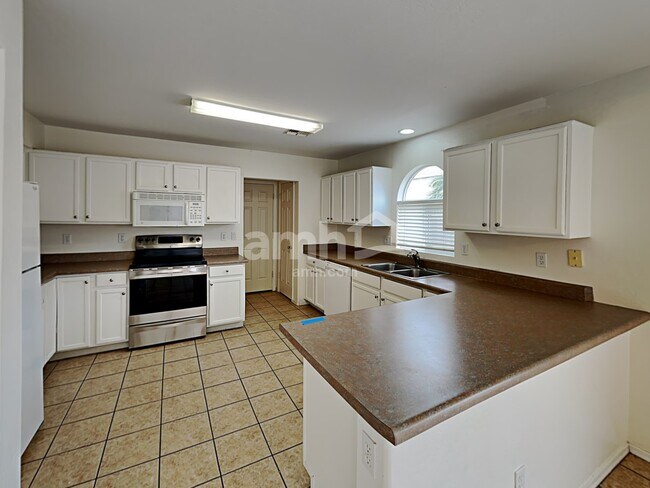 Foto del edificio - 6656 E Virginia St
