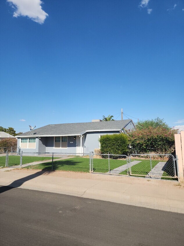 Foto del edificio - "Affordable and Charming 4-Bed Oasis with ...