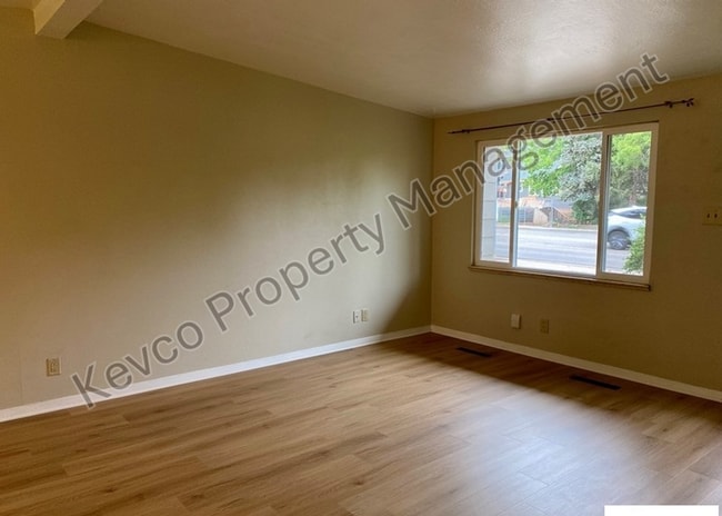 Building Photo - 711 W Prospect Rd