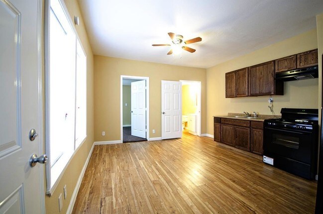 Building Photo - 313 N Beauregard St