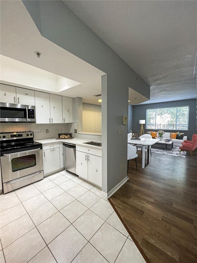 Building Photo - 775 SW 148th Ave