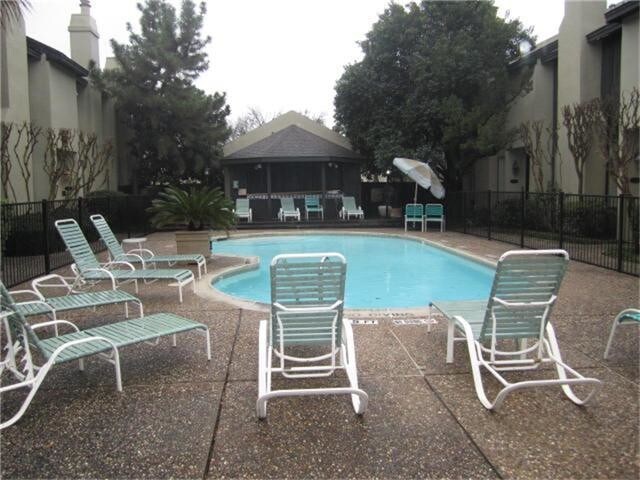 Building Photo - 1112 Bering Dr