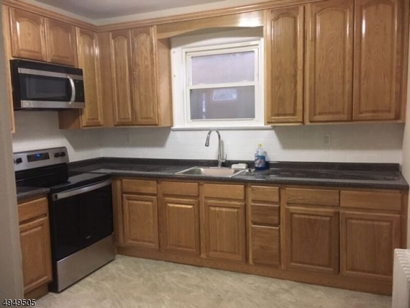 520 E 2nd Ave Roselle Nj 07203 Apartment For Rent In Roselle Nj Apartments Com