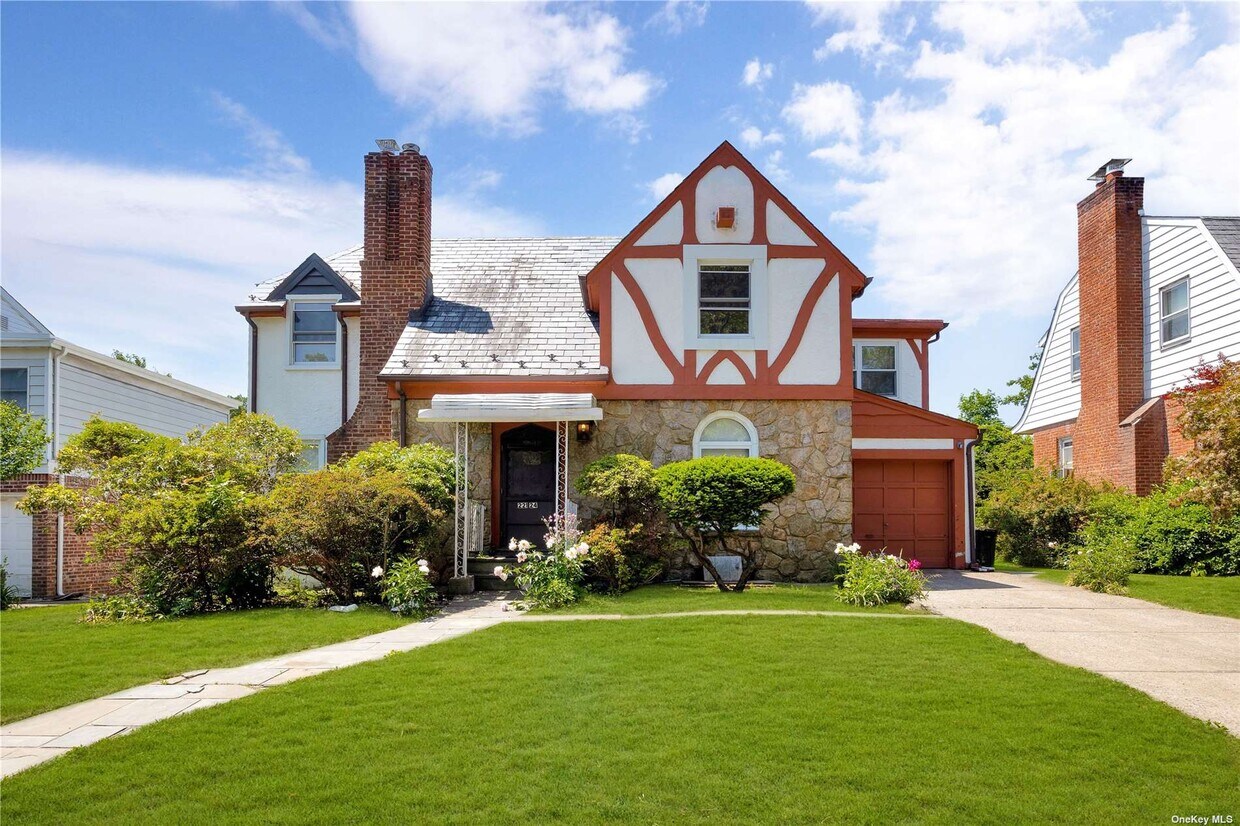 Primary Photo - 221-24 Hartland Ave