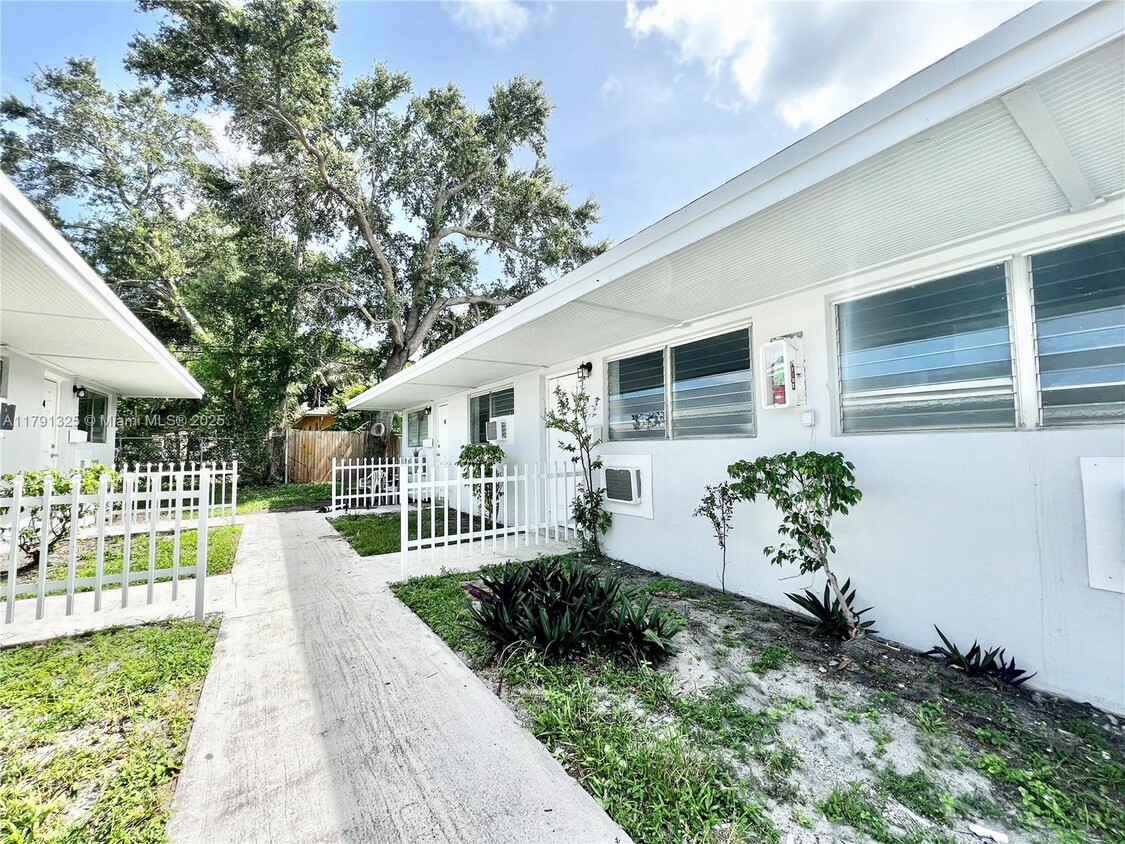 Primary Photo - 715 SW 5th St