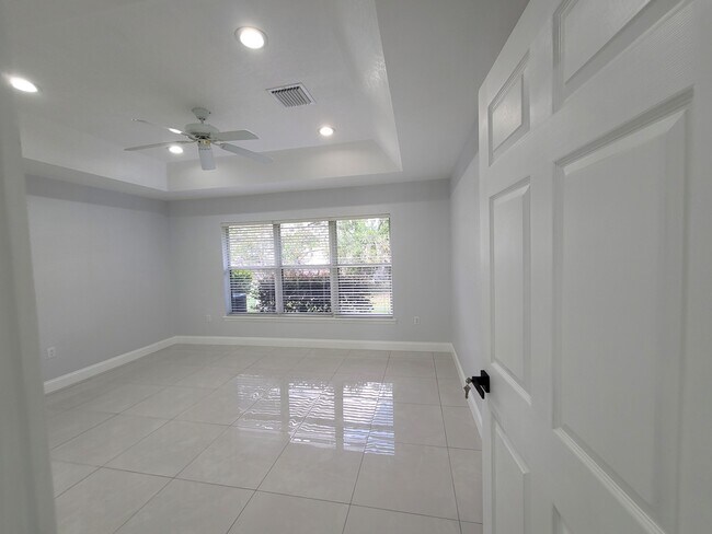 Building Photo - 1772 N Dovetail Dr