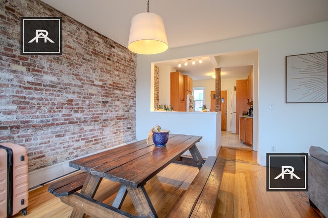 Foto del edificio - 256 Aspinwall Ave