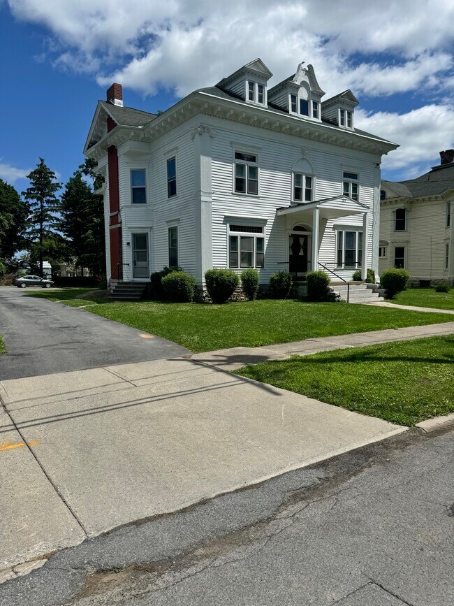 Foto del edificio - 217 Keyes Ave